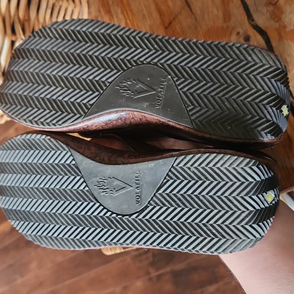 Volatile‎ Tooled Frappachino  Platform Heel Thong Sandal Brown sz 10 Chunky - Picture 7 of 13